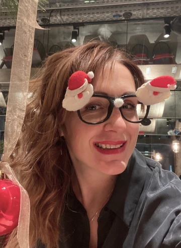 JetOctopus teammate in a holiday-themed selfie